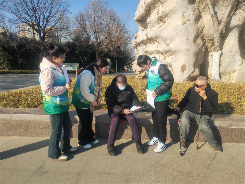 云龙湖执法大队“我为群众办实事”系列之 “一站式”服务驿站开展群众需求问卷调查