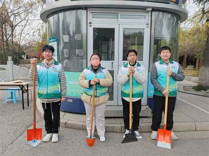 云龙湖执法大队“我为群众办实事” 系列之“一片落叶一关情”