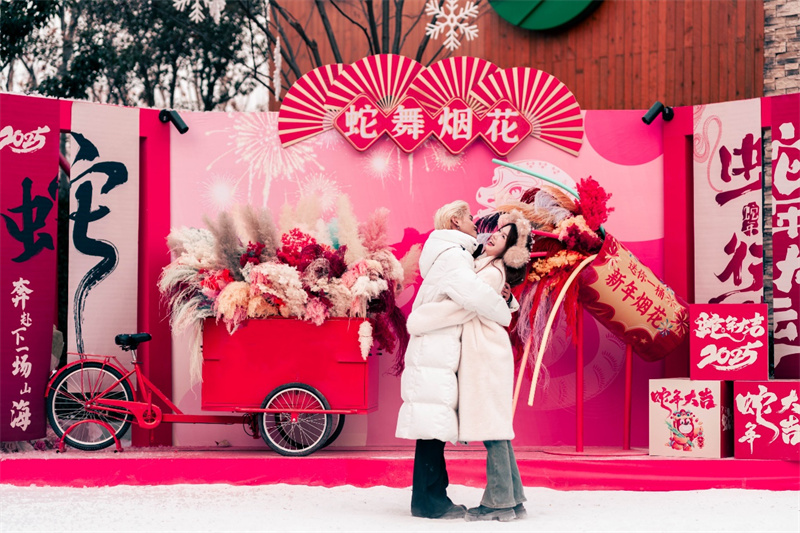 当新春邂逅情人节，“方特办肆汉风年”甜蜜庆双节